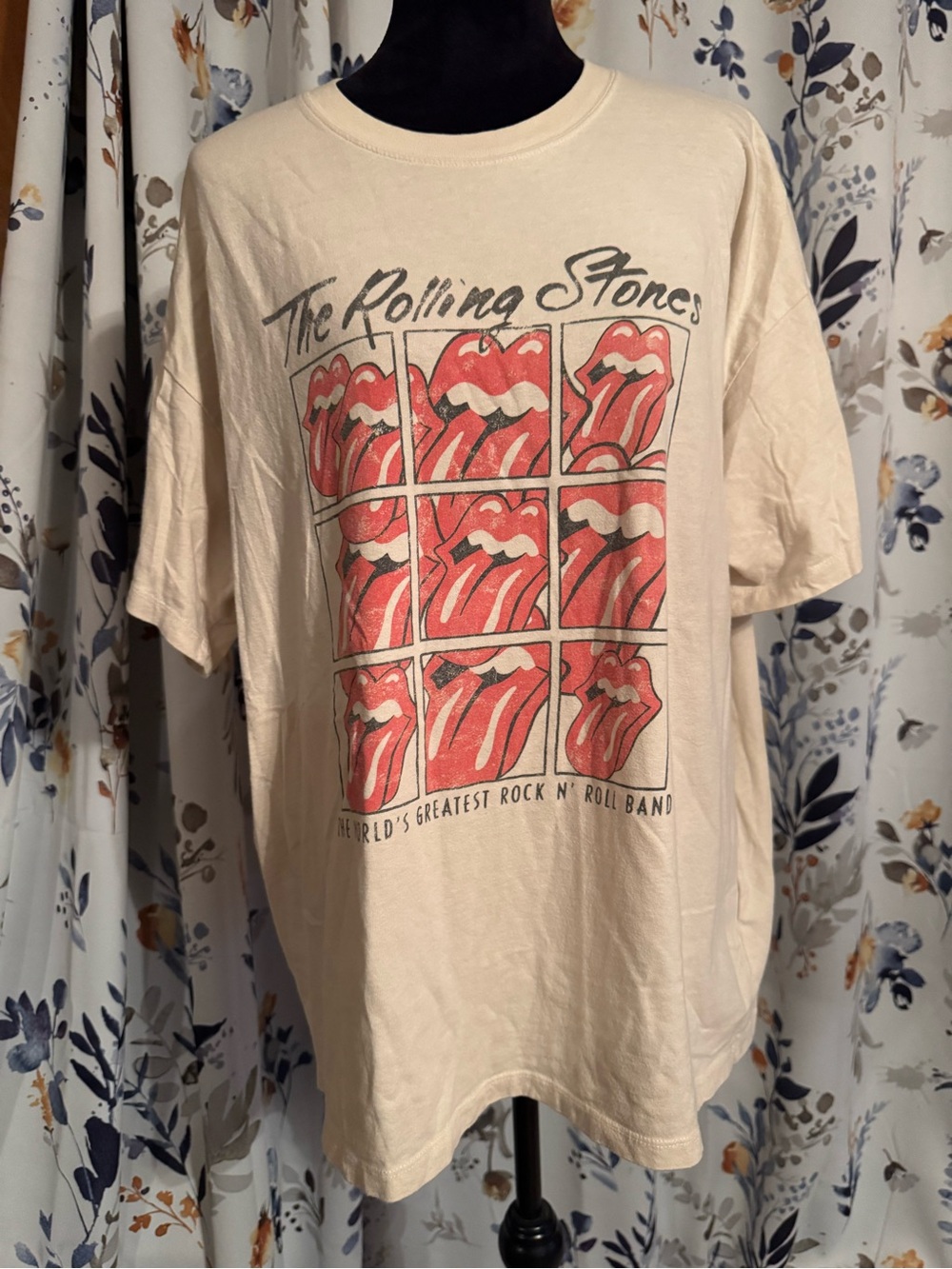 H&M Cream Short-Sleeve Rolling Stones Graphic Tee with Red Tongues B4